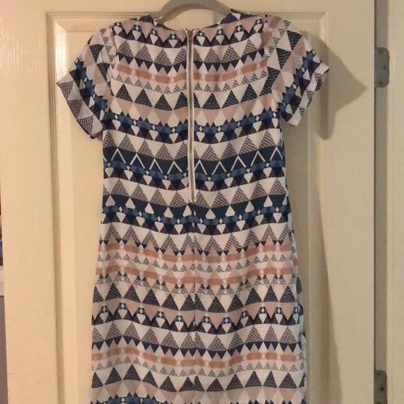 Dresss - Picture 4 of 4